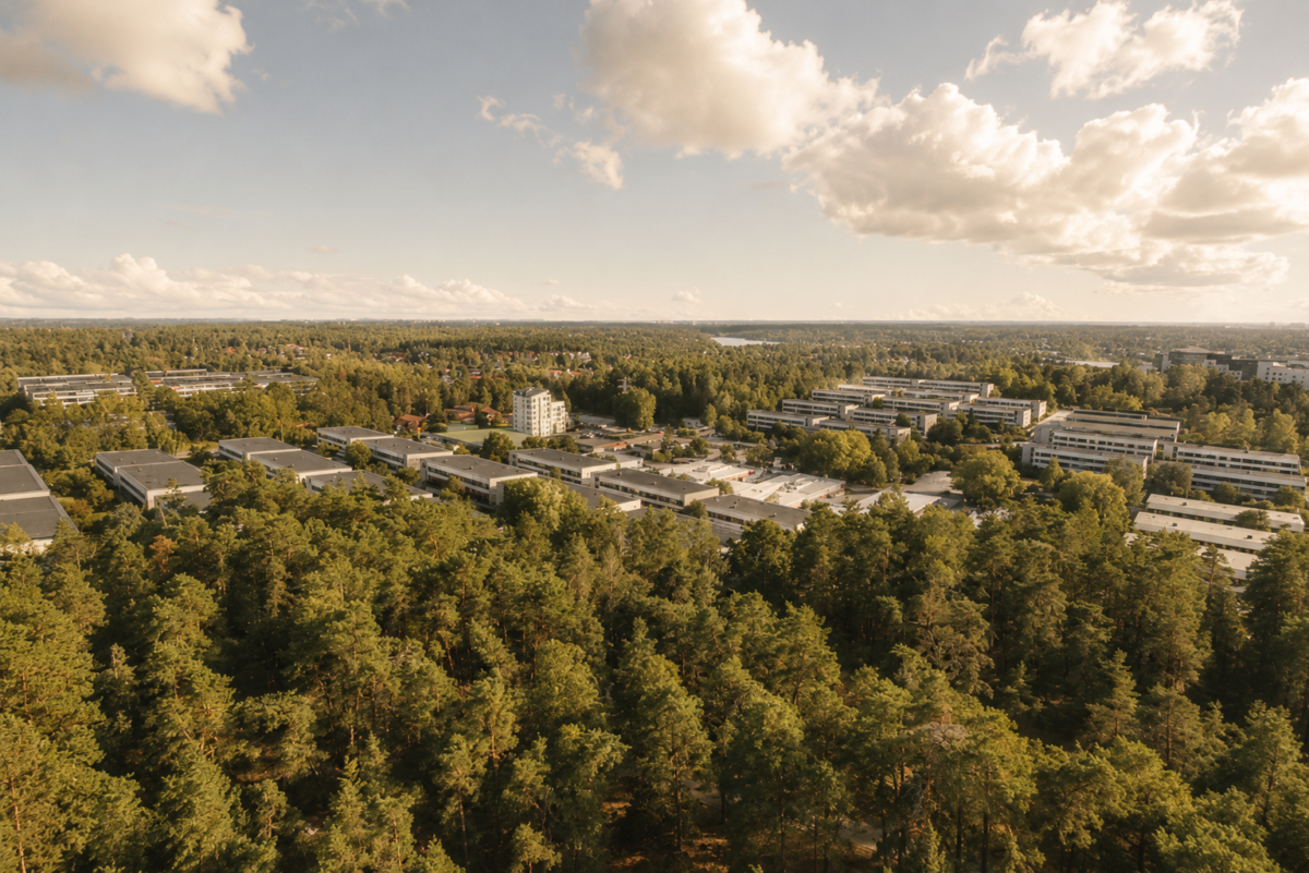 Ljus och välplanerad 3:a högst upp med nyrenoverat kök och solig balkong