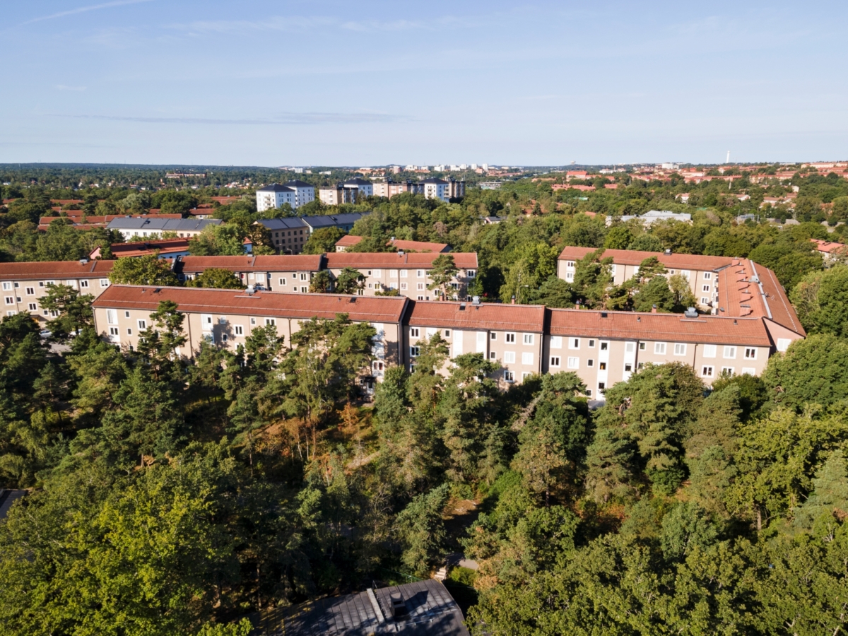 FÖRST TILL KVARN! TOWNHOUSE-LÄGENHET I TOPPSKICK MED EGEN TERRASS!