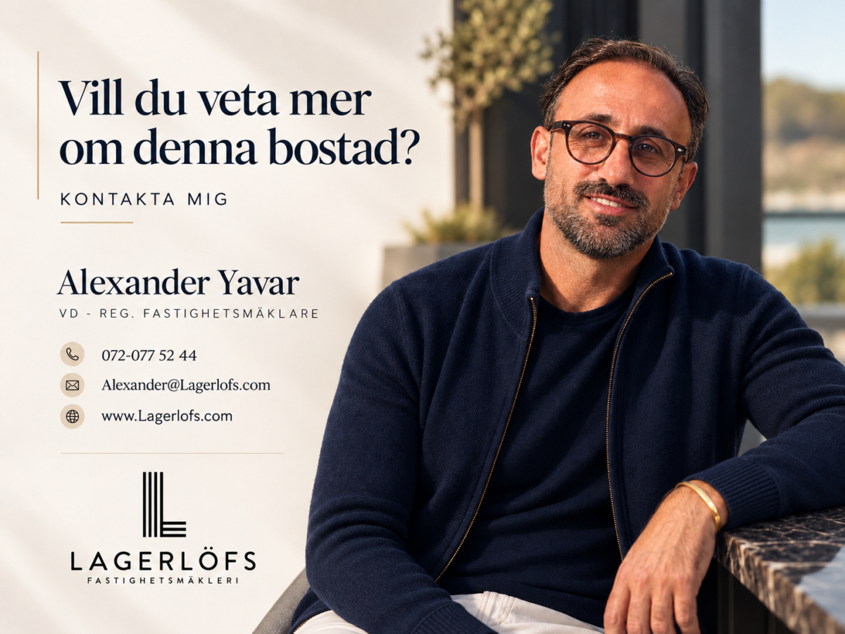 Två BRF-garageplatser med 0 kr i avgift hör till bostaden, båda med laddbox.
